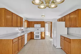 36394 Cecilia Dr, Sterling Heights, MI 48312 - Photo 8