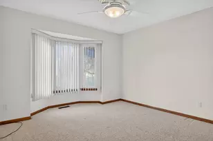 36394 Cecilia Dr, Sterling Heights, MI 48312 - Photo 12