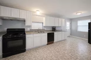 261 N Mary St, Marine City, MI 48039 - Photo 4