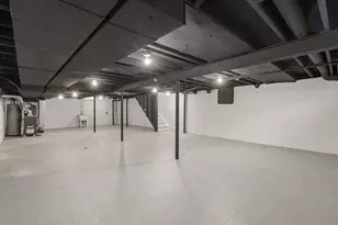 1735 Crestline Dr, Troy, MI 48083 - Photo 18