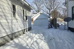 1402 Floral Ave, Jackson, MI 49202 - Photo 2