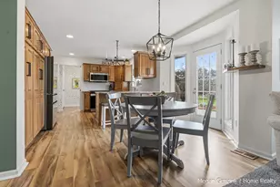 210 Bay Cir Ct, Holland, MI 49424 - Photo 6