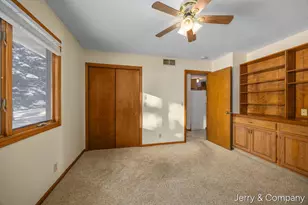 948 Laketown Dr, Holland, MI 49423 - Photo 12