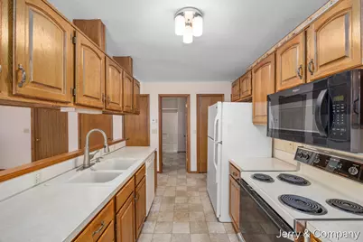 948 Laketown Drive, Holland, MI 49423 - Photo 8