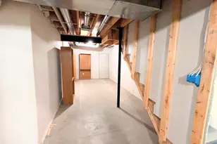 23721 W Lake Cir, Brownstown, MI 48183 - Photo 22