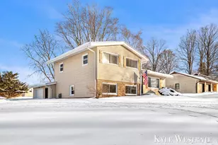918 S Broas St, Belding, MI 48809 - Photo 2