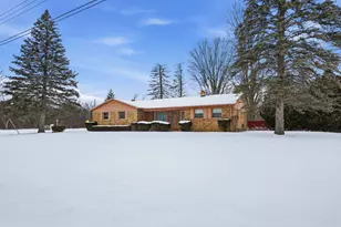 5152 Judith Ann Dr, Flint, MI 48504 - Photo 2