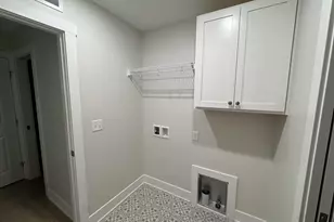 1573 N Village Cir, Kalamazoo, MI 49009 - Photo 8