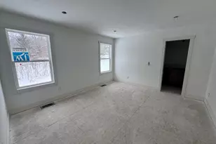 1573 N Village Cir, Kalamazoo, MI 49009 - Photo 4