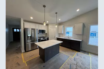 1571 N Village Circle, Kalamazoo, MI 49009 - Photo 2