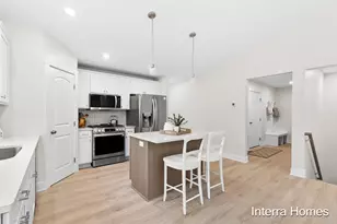 1577 N Village Cir, Kalamazoo, MI 49009 - Photo 4