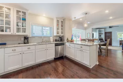 318 Superior Street, South Haven, MI 49090 - Photo 12