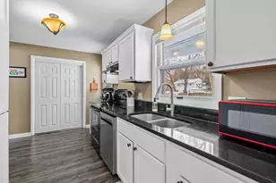 2519 Fairgrove St, Kalamazoo, MI 49009 - Photo 8