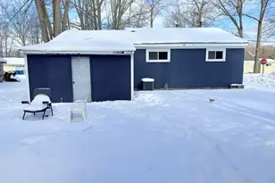 201 Beechwood Ave, Houghton Lake, MI 48629 - Photo 2