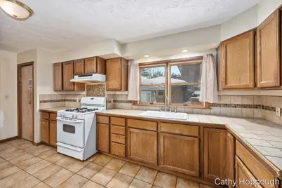 346 E Washington Street, Ionia, MI 48846 - Photo 10