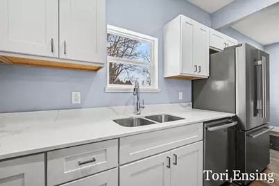 305 W Congress Street, Greenville, MI 48838 - Photo 4