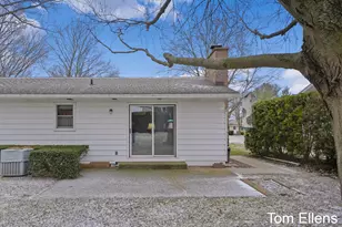 2111 Timberlane Dr, Jenison, MI 49428 - Photo 8