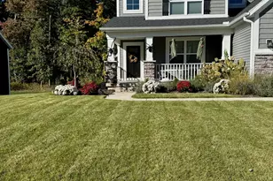 481 Sessions Woods Dr N, Grand Rapids, MI 49534 - Photo 2