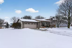 5875 Brookfarm Dr SE, Grand Rapids, MI 49508 - Photo 4