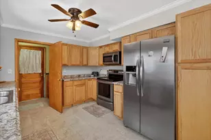 250 S 22nd St, Battle Creek, MI 49015 - Photo 8