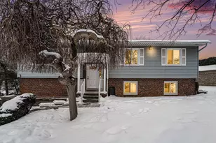 24213 Broadview St, Farmington, MI 48336 - Photo 2