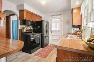 1224 Plymouth Ave NE, Grand Rapids, MI 49505 - Photo 8