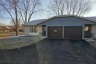 5054 Cedar Ct, Hudsonville, MI 49426 - Photo 2