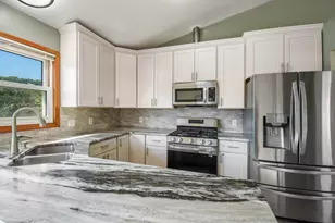 1370 Manorwood Dr SE, Grand Rapids, MI 49508 - Photo 6