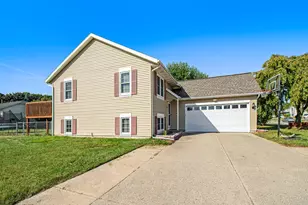 1370 Manorwood Dr SE, Grand Rapids, MI 49508 - Photo 2