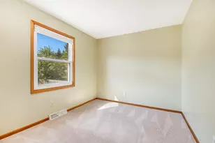 1370 Manorwood Dr SE, Grand Rapids, MI 49508 - Photo 18