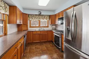 908 N Taffee Dr, Hastings, MI 49058 - Photo 8