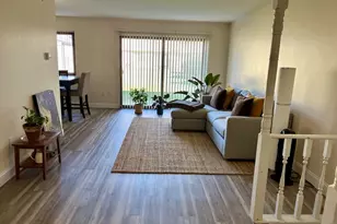 29077 Tiffany Dr W, Southfield, MI 48034 - Photo 2