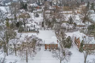 924 Bellclaire Ave SE, Grand Rapids, MI 49506 - Photo 2