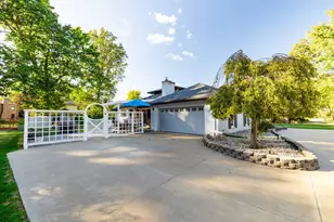 26036 Parke Ln, Grosse Ile, MI 48138 - Photo 42