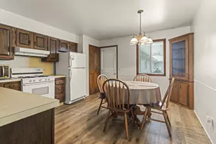 5646 Leisure S Dr SE, Grand Rapids, MI 49548 - Photo 10