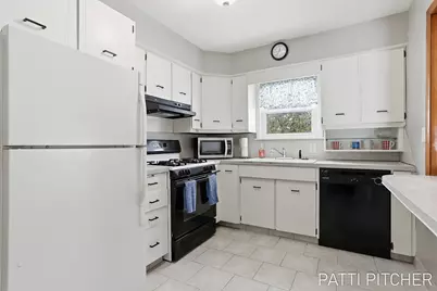 2117 Columbus Avenue, Norton Shores, MI 49441 - Photo 12