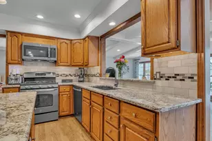 22014 Heatheridge Ln, Farmington Hills, MI 48335 - Photo 14