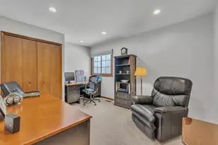 22014 Heatheridge Ln, Farmington Hills, MI 48335 - Photo 32