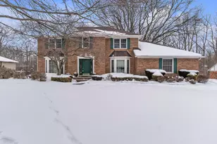 22014 Heatheridge Ln, Farmington Hills, MI 48335 - Photo 2