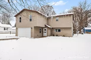 263 Cedar St NE, Cedar Springs, MI 49319 - Photo 2