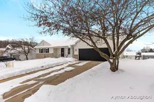434 Green View Dr, Caledonia, MI 49316 - Photo 6