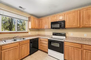 308 Marigold Cir, Westland, MI 48185 - Photo 6