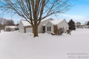 4760 Crescent Dr, Hudsonville, MI 49426 - Photo 2