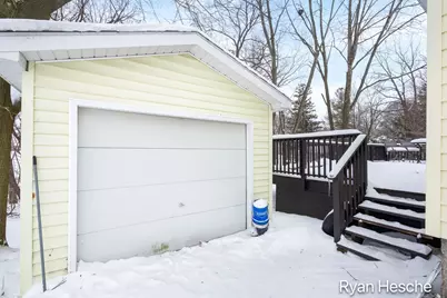 213 E Lytle Street, Ionia, MI 48846 - Photo 2