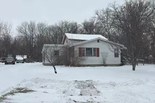 320 Lutzke Rd, Saginaw, MI 48609 - Photo 1