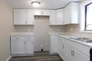 462 W Main St, Grand Ledge, MI 48837 - Photo 4