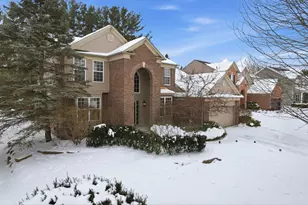 929 River Rock Dr, Holly, MI 48442 - Photo 2