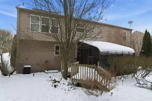 929 River Rock Dr, Holly, MI 48442 - Photo 4