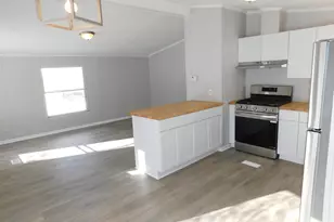 380 12th St, Manistee, MI 49660 - Photo 12