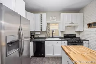 826 Richmond St NW, Grand Rapids, MI 49504 - Photo 8